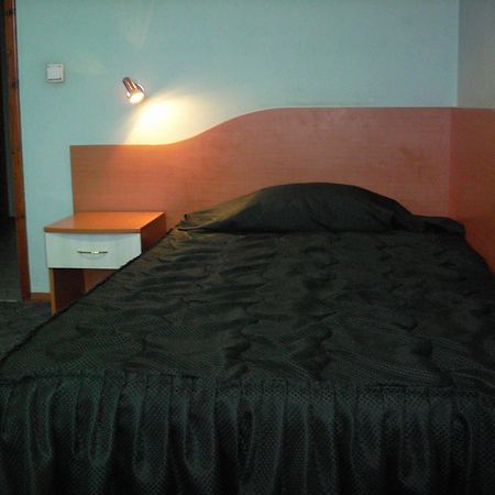 Elbrus Hotel Пазарджик Экстерьер фото