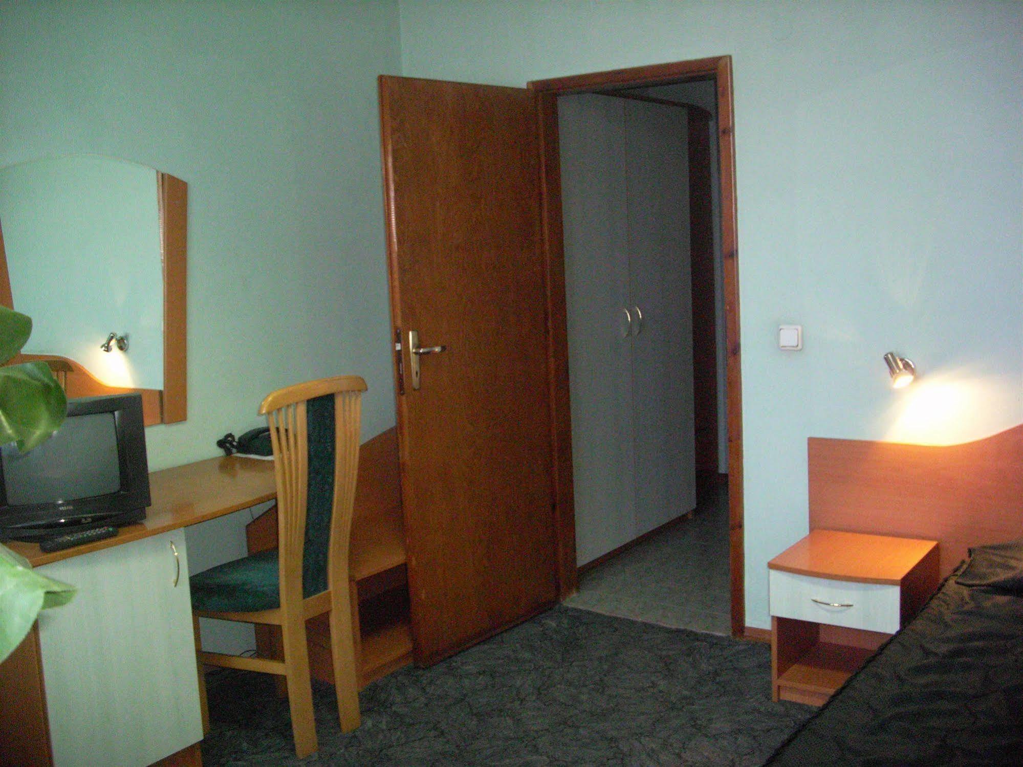 Elbrus Hotel Пазарджик Экстерьер фото
